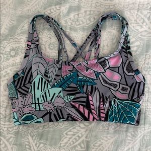 Gap fit patterned sports bra